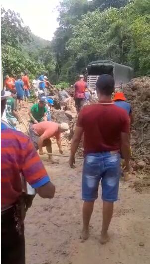 Derrumbe tiene sin agua a más de 500 familias en Bocas