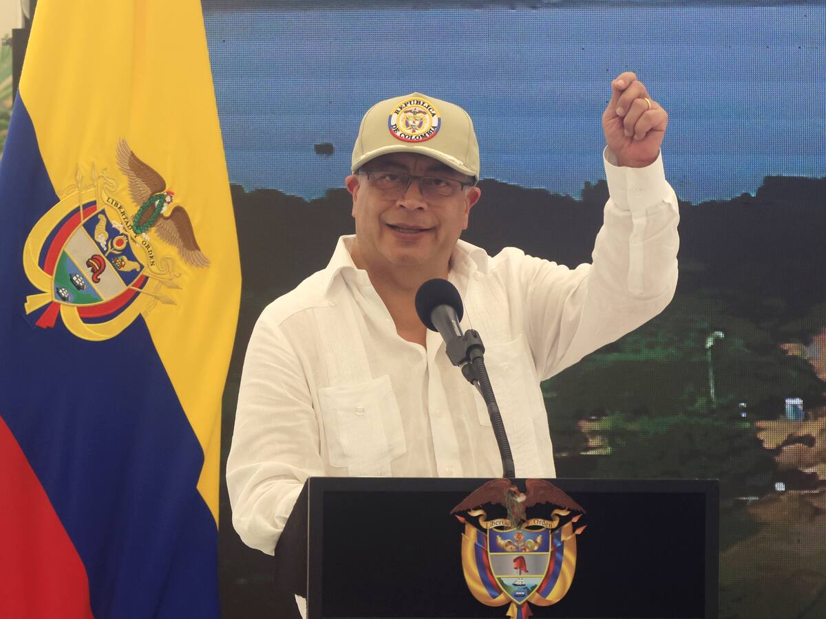 Petro insiste en cambiar fórmula tarifaria para disminuir costos de la energía en el país