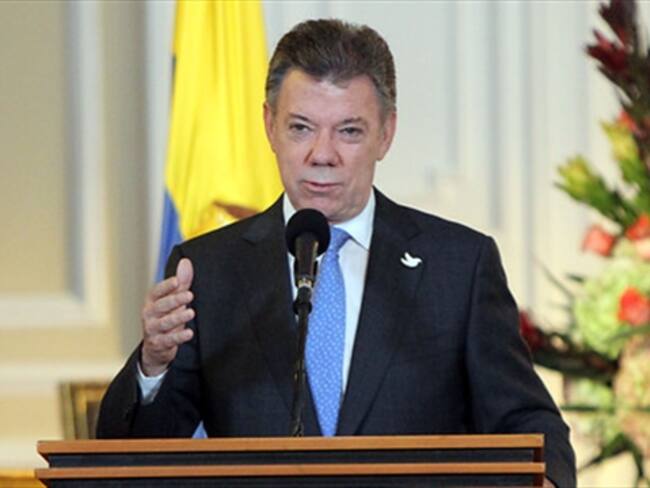 Santos pide a HRW pruebas de sus acusaciones contra generales