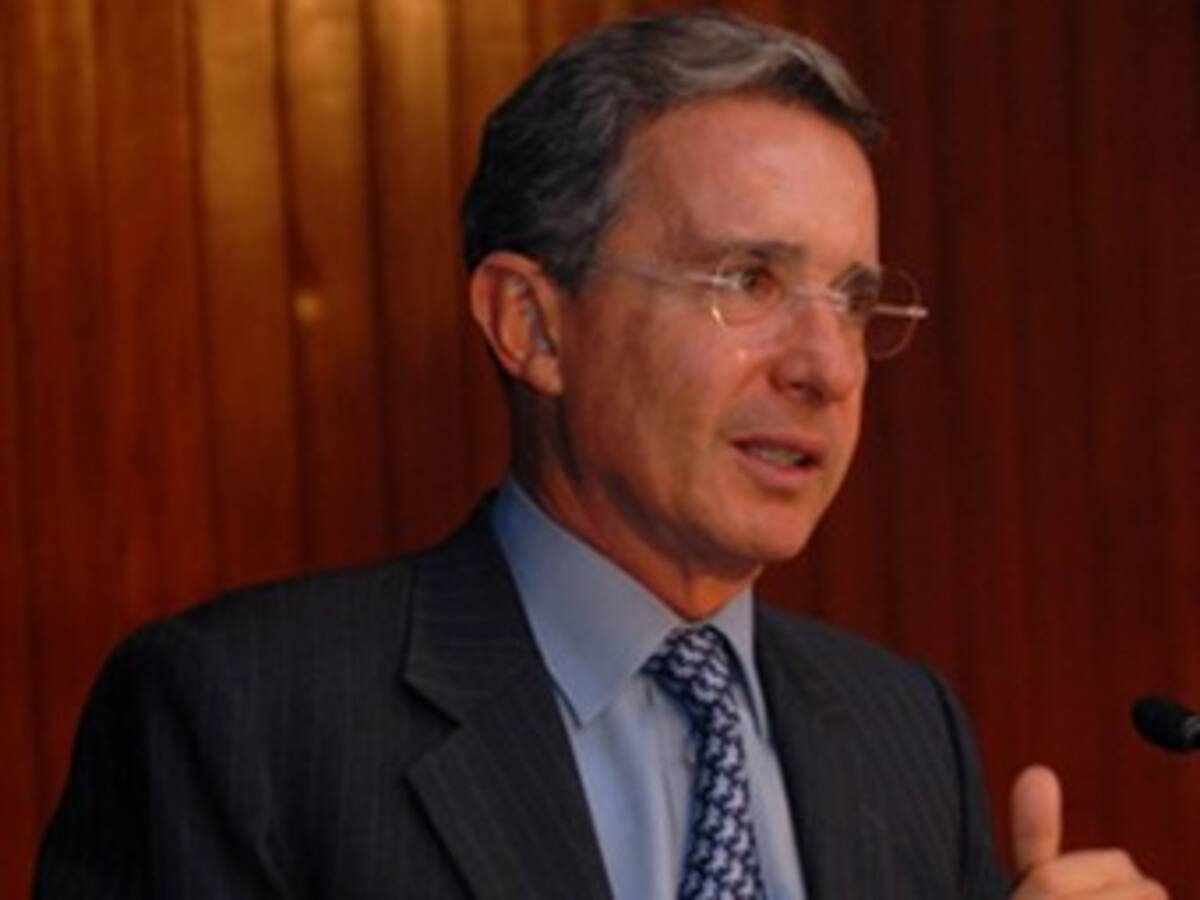 Uribe dice que no será un obstáculo para los candidatos presidenciales