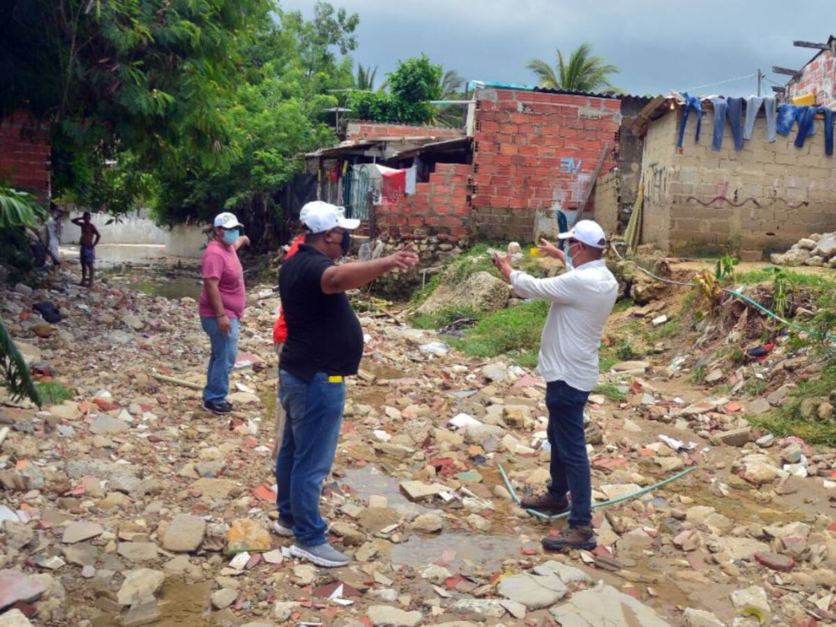 300 familias damnificadas por el desbordamiento de arroyo en Soledad