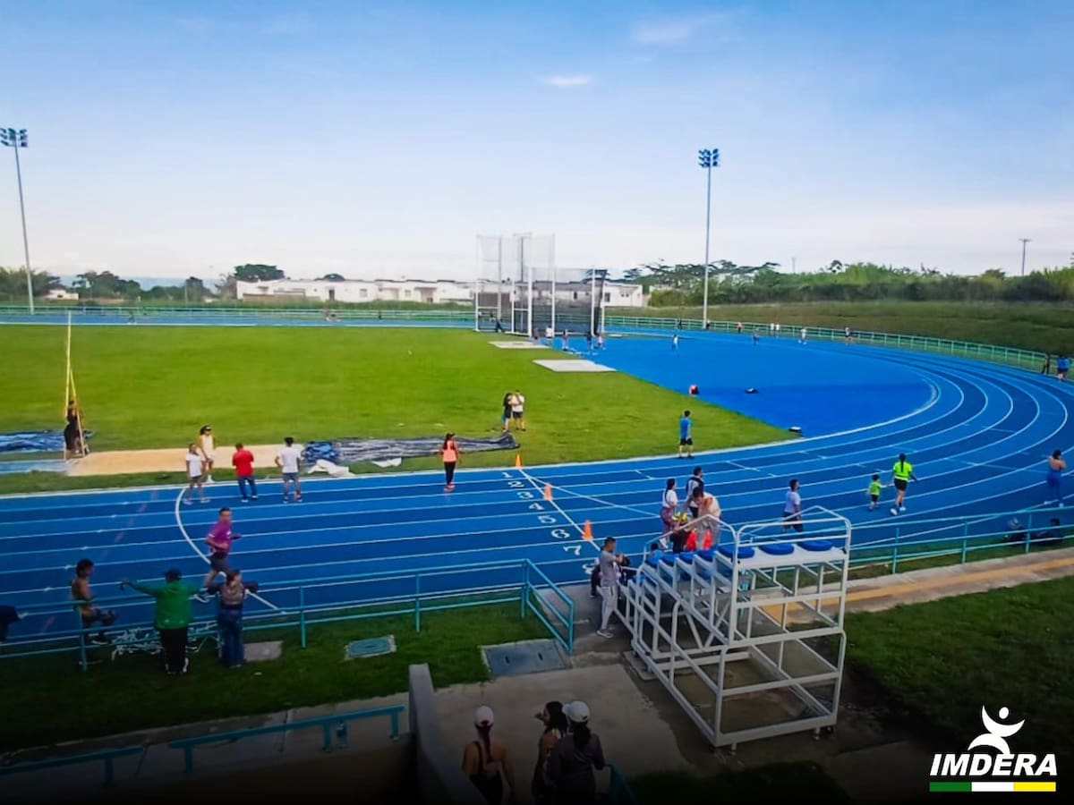 Manos a las obras, estadio de atletismo abierto al público, faltan bolera y pista de BMX