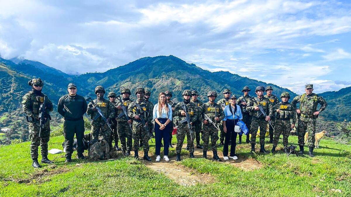 Ante amenaza de las Disidencias Armadas, gobernadora del Tolima visitó la población de Rioblanco