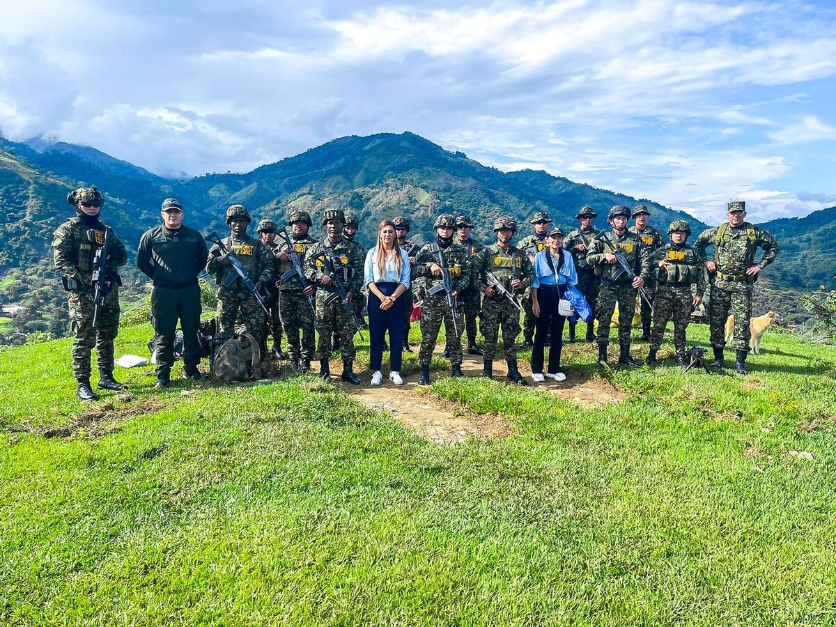 Ante amenaza de las Disidencias Armadas, gobernadora del Tolima visitó la población de Rioblanco