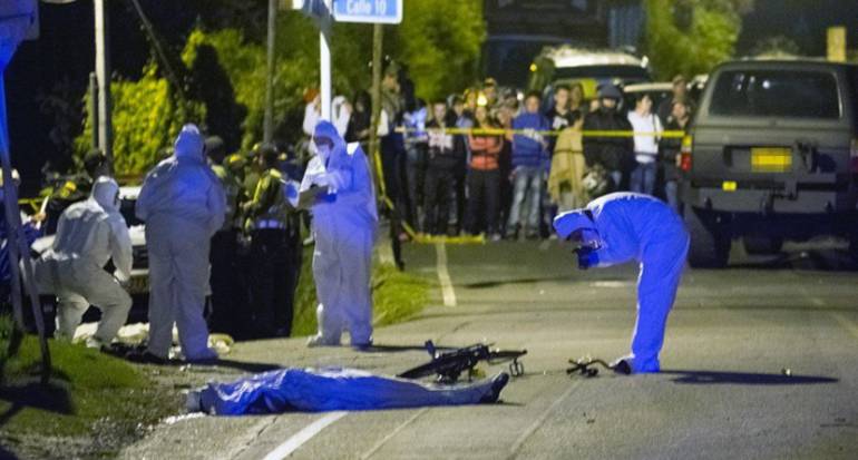 Inspección de cadáveres en vías de Santa Elena. 