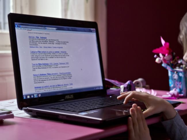 Los riesgos que afrontan niños y adolescentes al conocer gente por Internet