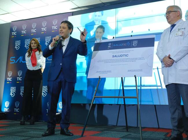 Ministro TIC, Mauricio Lizcano y Gilberto Mejía Estrada, Director general de la clínica Shaio en el lanzamiento del programa 'SaludTIC' ( 2024 )
