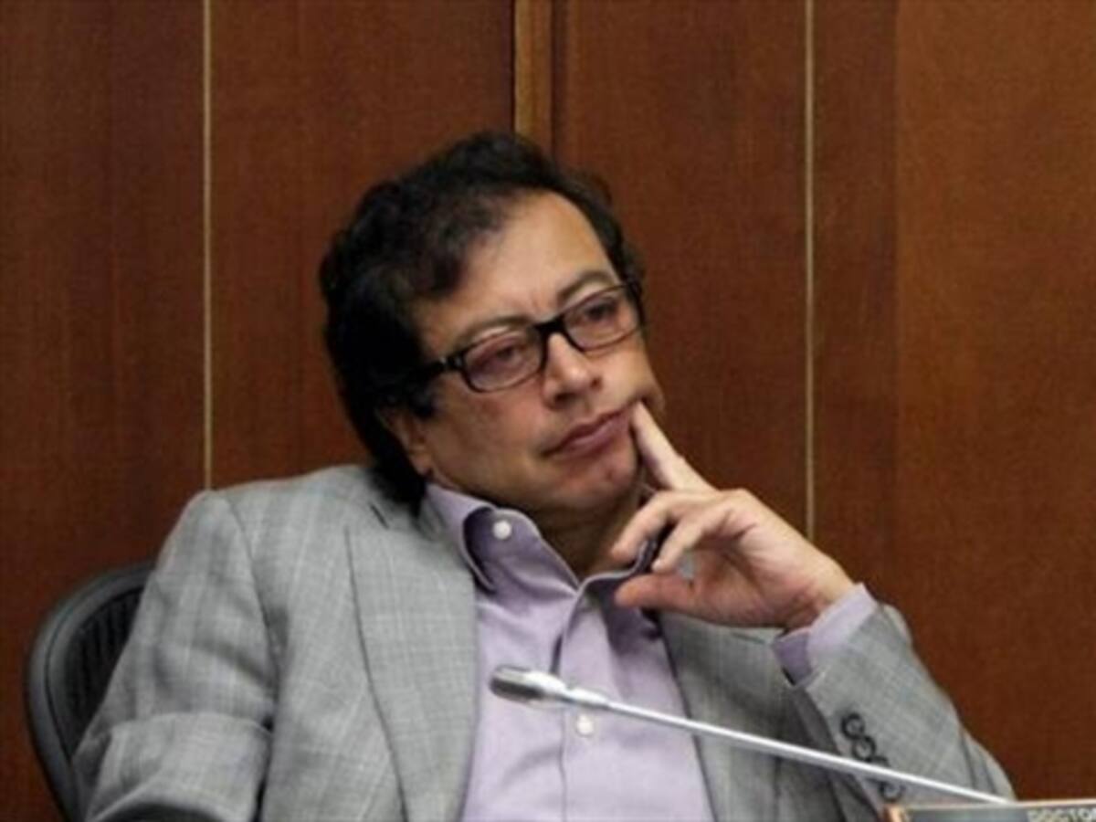 Petro espera eliminación de impuestos para reducir costo del metro