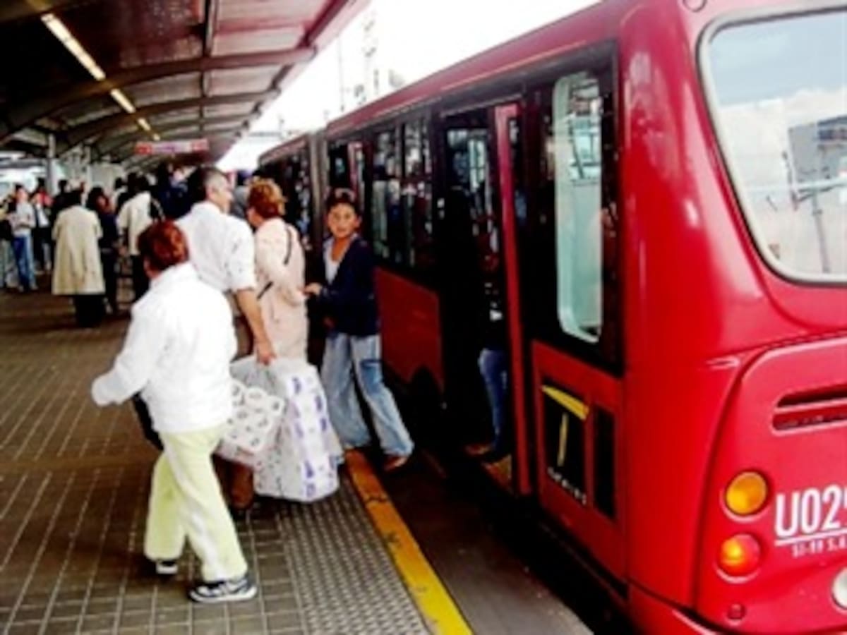 Transmilenio debe tener tarifa preferencial para adultos mayores: Personería de Bogotá