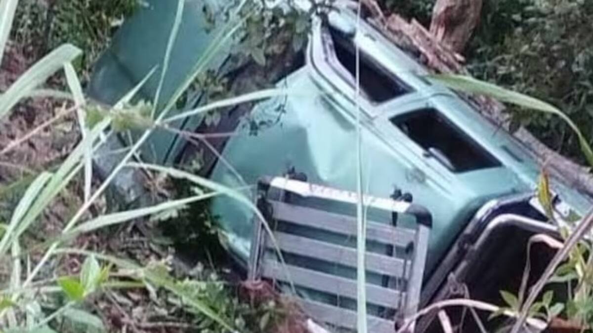 Por posibles fallas mecánicas un carro rodó a un abismo