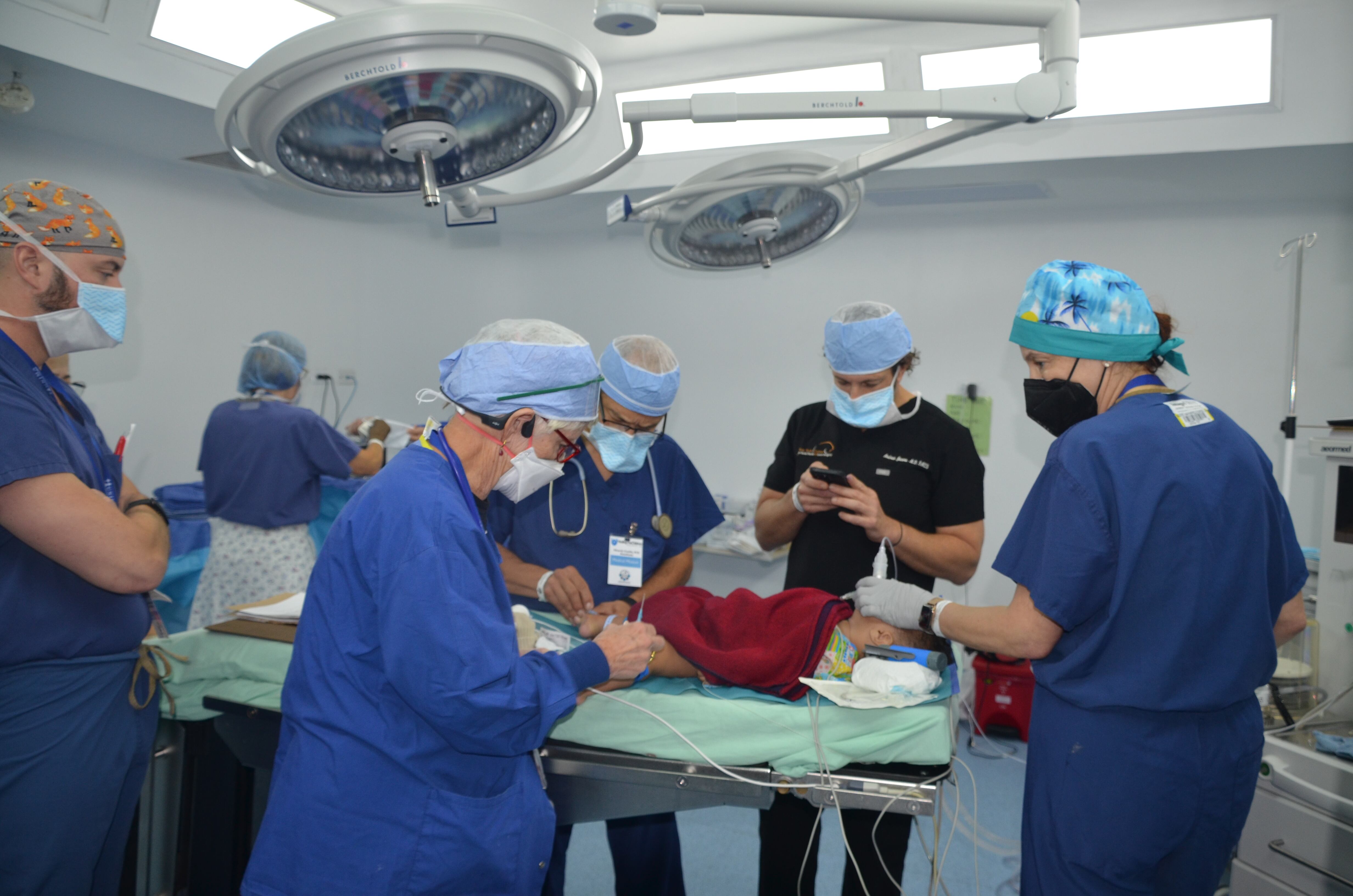 Hospital Julio Méndez Barreneche y Fundación Unima