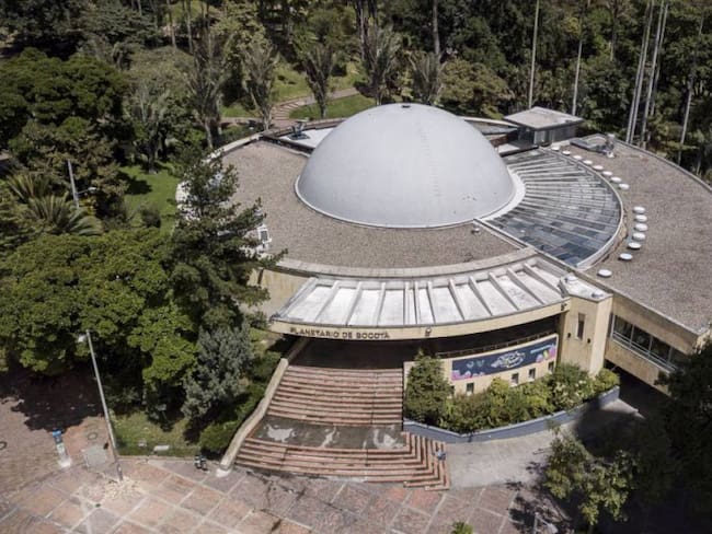 Show láser Planetario de Bogotá para mayo