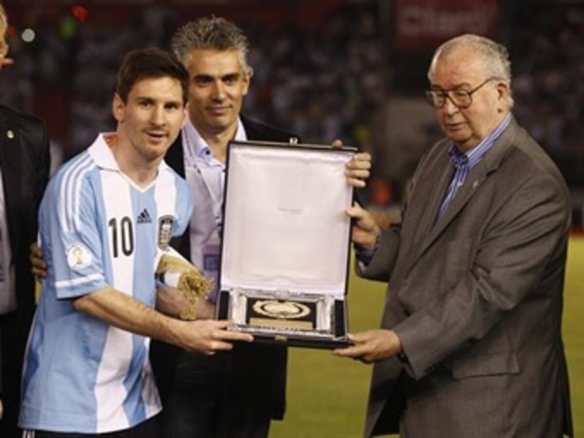 Messi fue homenajeado por AFA al llegar al partido 100 con Argentina