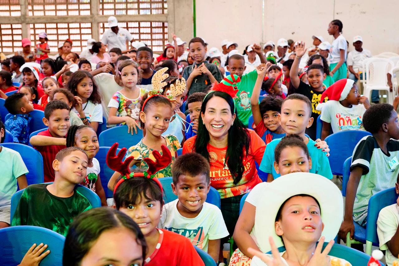 La Gestora Social de Cartagena, Liliana Majana, en el barrio Nelson Mandela de Cartagena