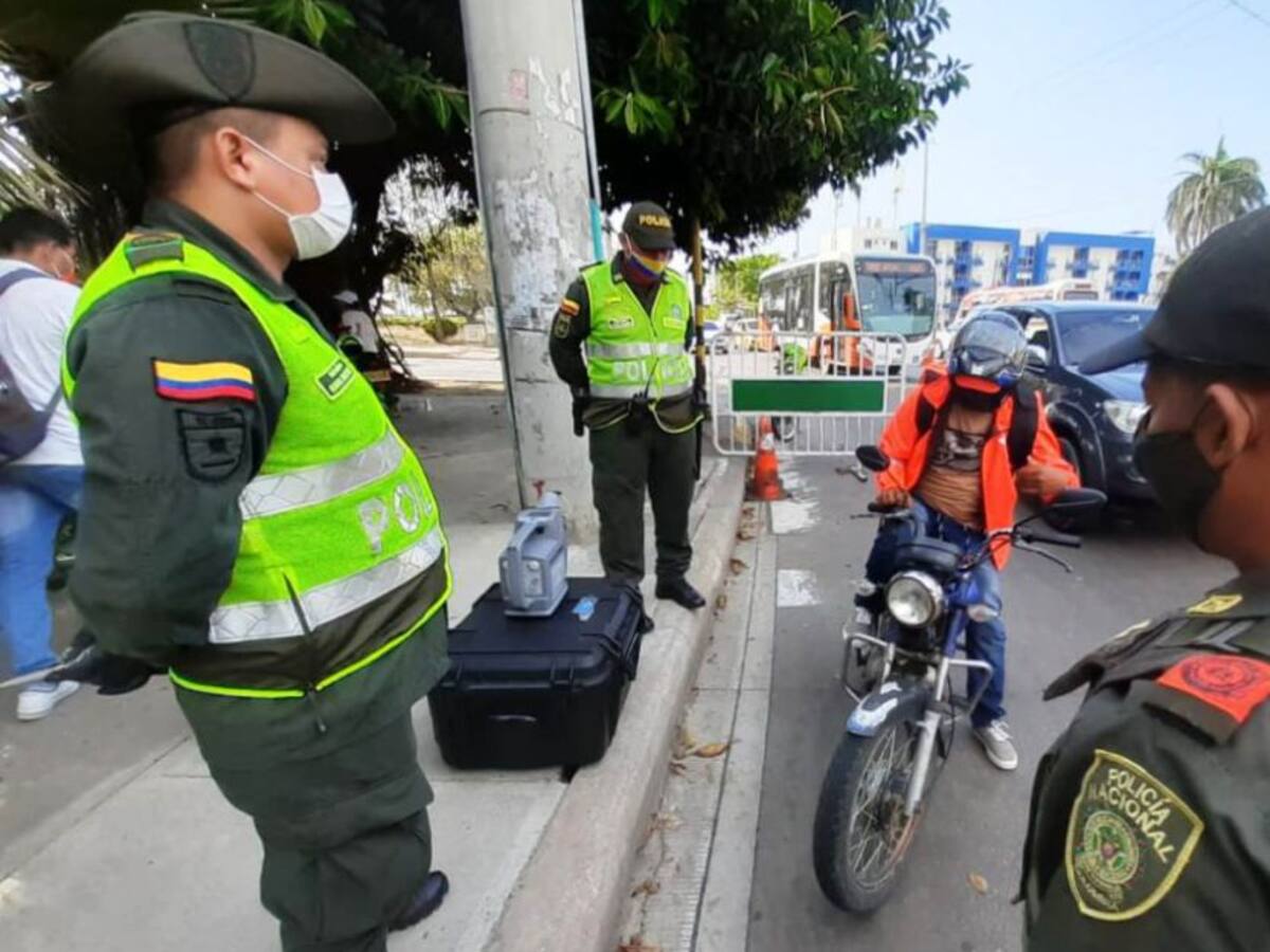 Policía verifica si domiciliarios transportan narcóticos en Cartagena