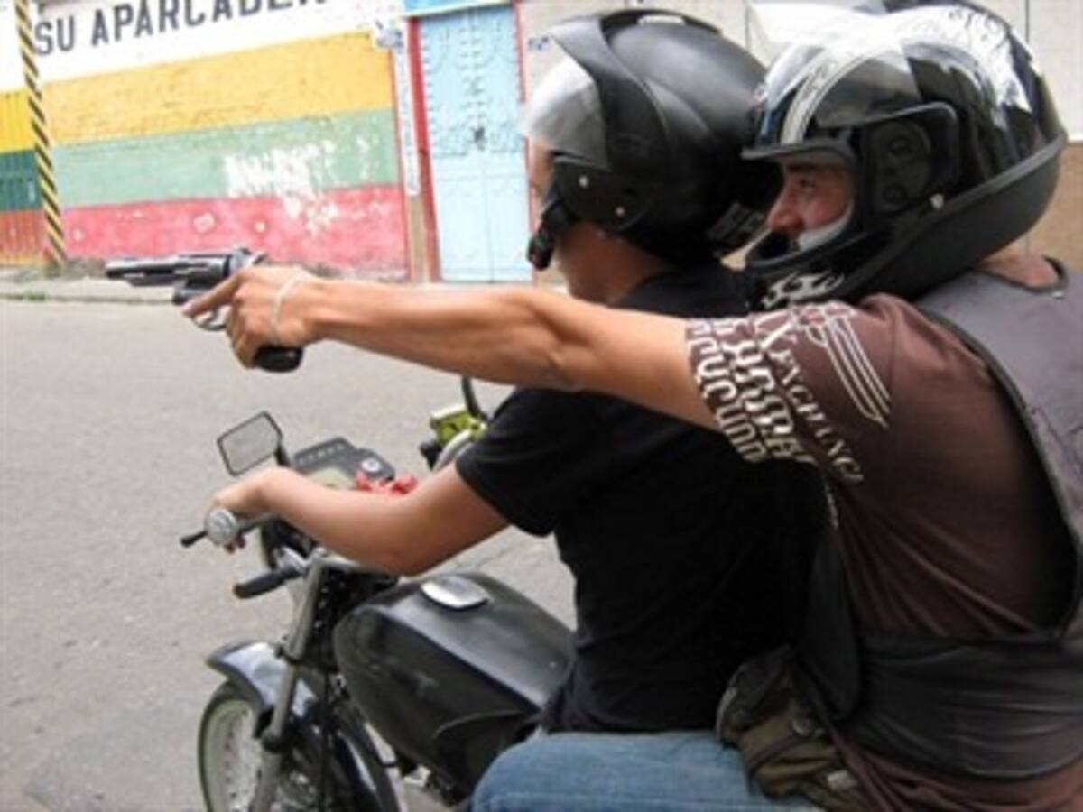 Caen policías vinculados con banda de fleteros