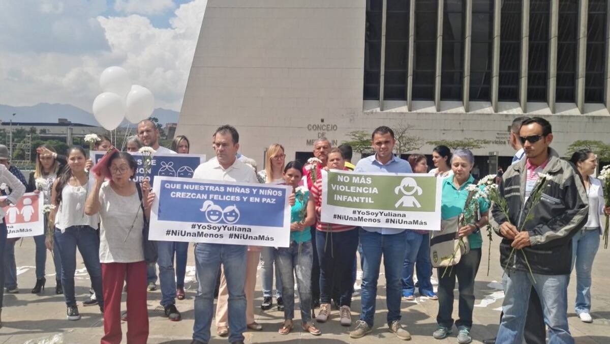 Los ciudadanos se sumaron a la iniciativa nacional #YoSoyYuliana para rechazar todo acto de violencia contra los niños.