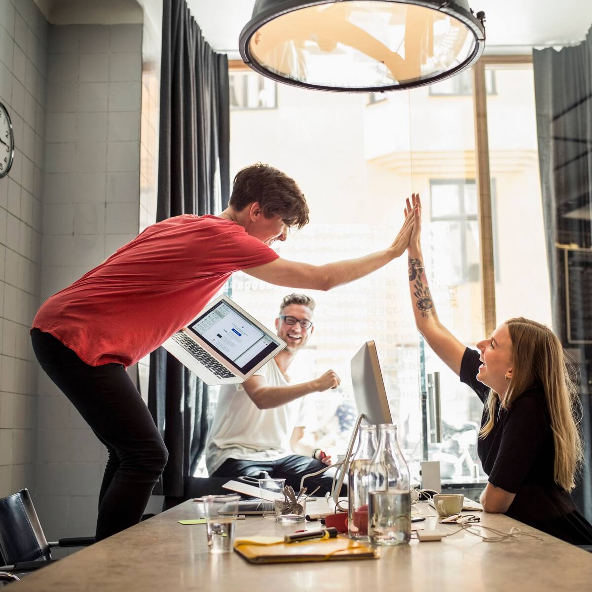 Cómo emprender con poco dinero: 5 consejos de expertos