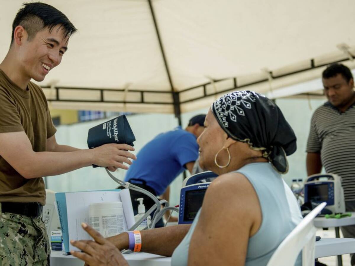 Buque hospital de EE.UU. lleva salud a los guajiros