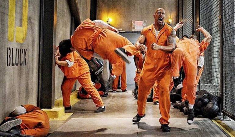 'The Rock' Johnson cuestiona el comportamiento de sus compañeros en 'Fast 8'.