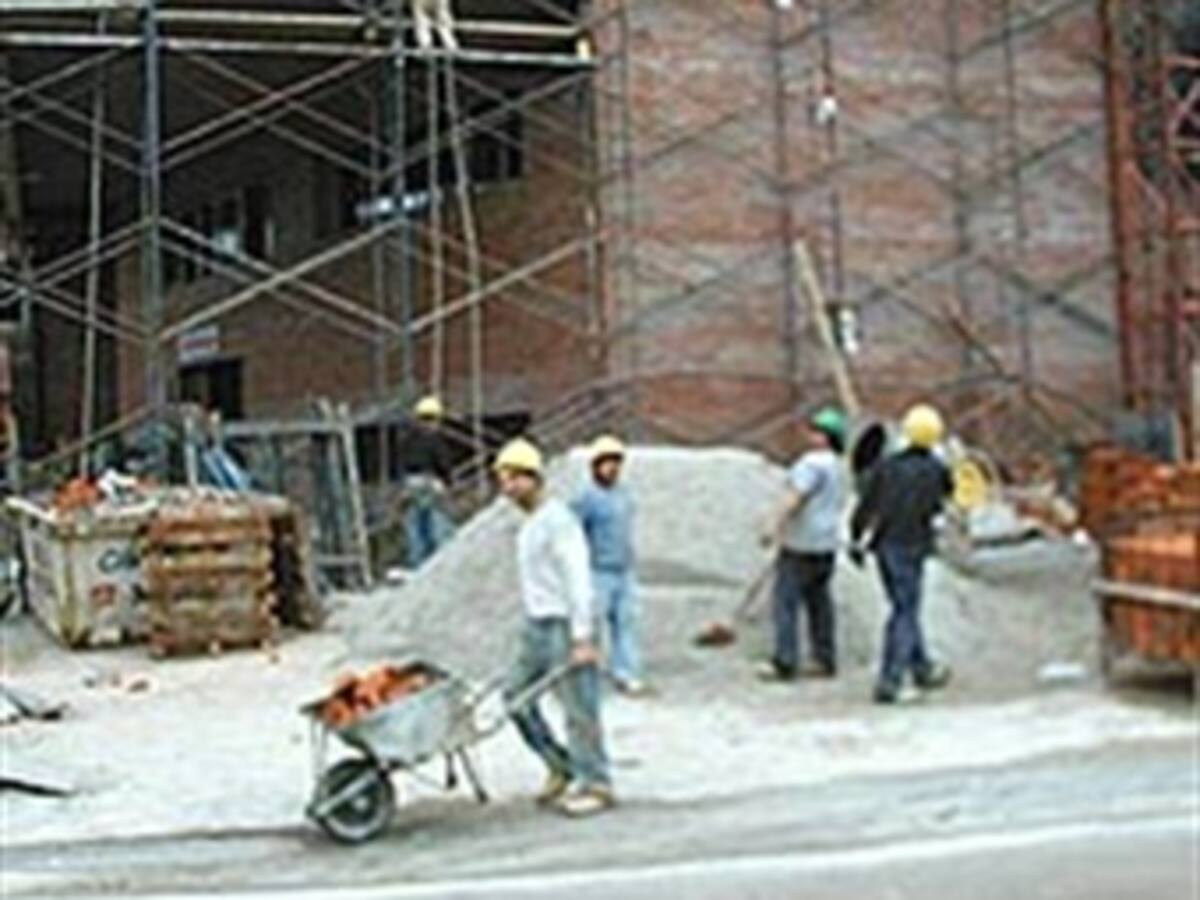 Gobierno: crisis económica destruyó 320 mil empleos en la construcción