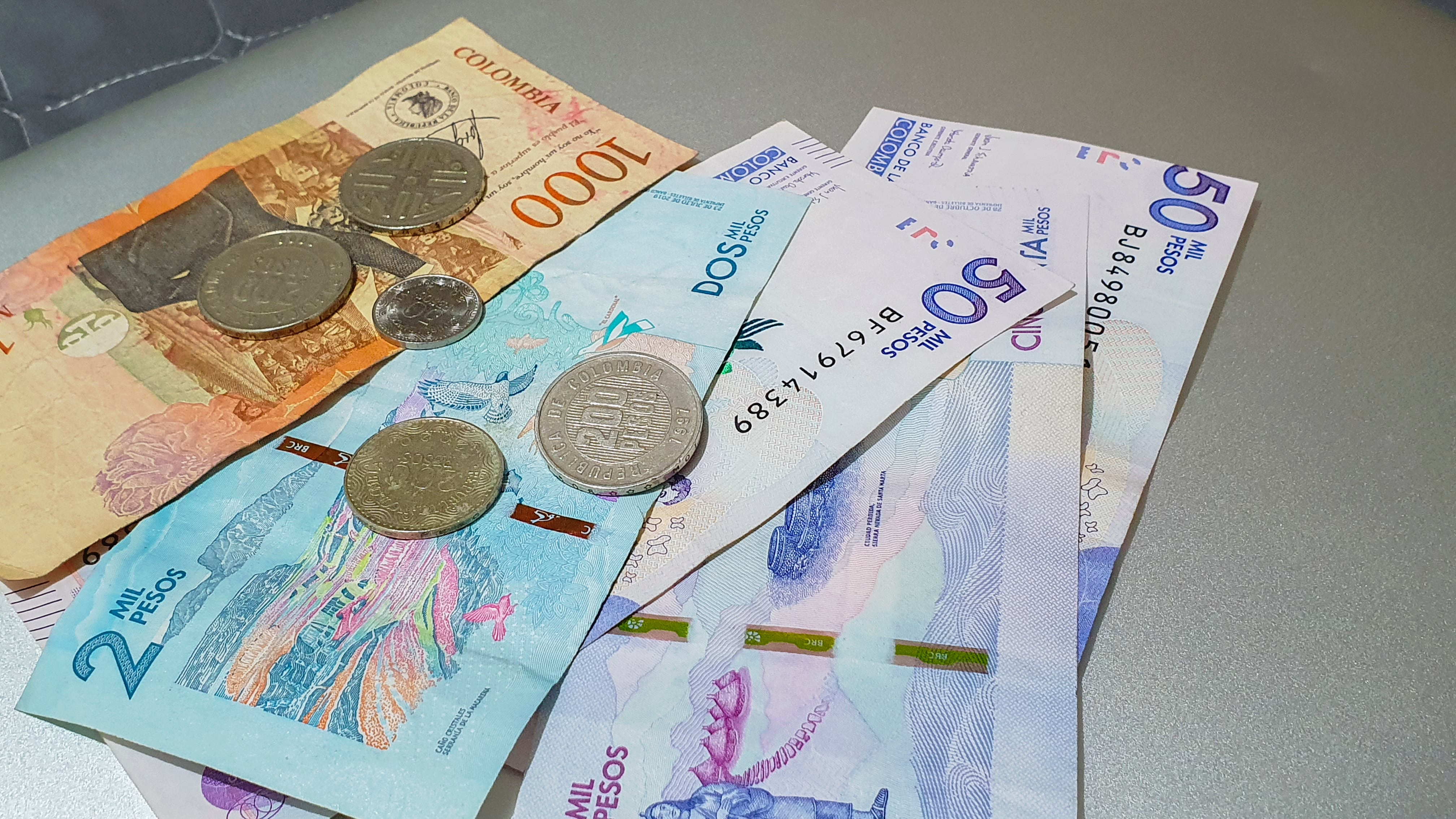Imagen de referencia de billetes colombianos. Foto: Getty Images.