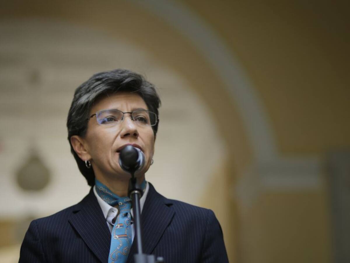 "No vamos a sacar trabajadores a matarlos": Claudia López