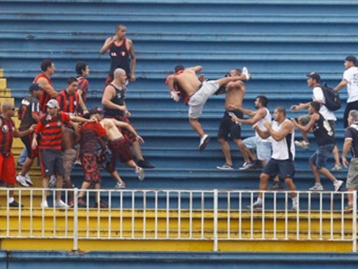 Violenta gresca deja cuatro hinchas heridos en última fecha en Brasil
