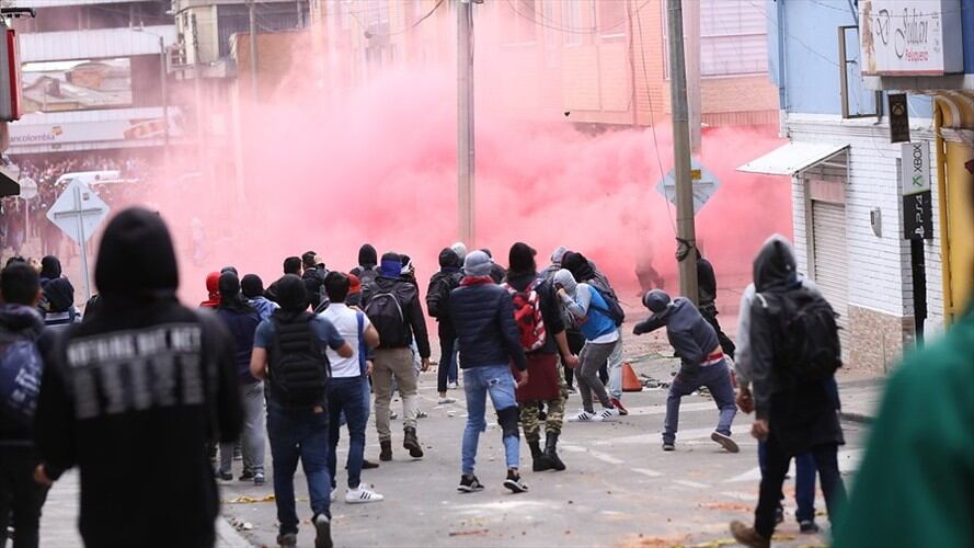 El pasado 25 de septiembre, se presentaron nuevos enfrentamientos entre estudiantes y Esmad en Bogotá. Foto: Colprensa