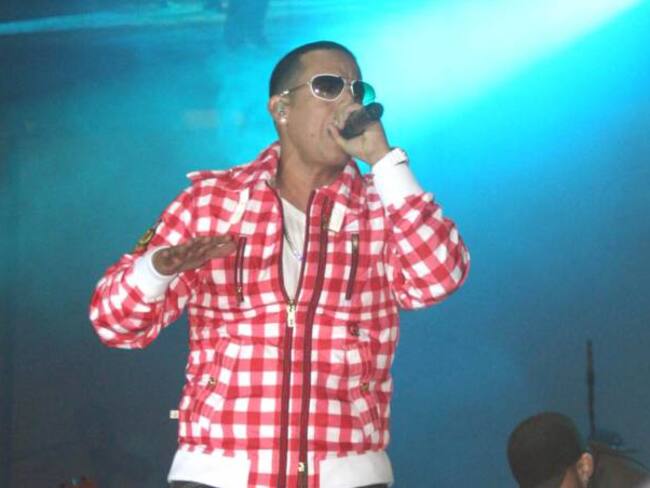 Daddy Yankee enfermo es trasladado desde Cali a Puerto Rico
