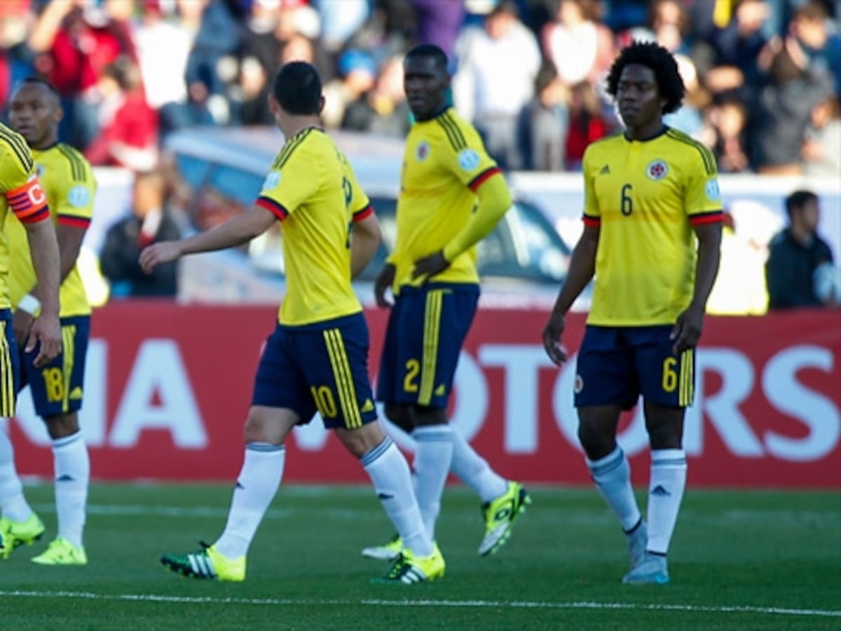 Colombia complica su futuro en Copa y la afición se decepciona con el debut