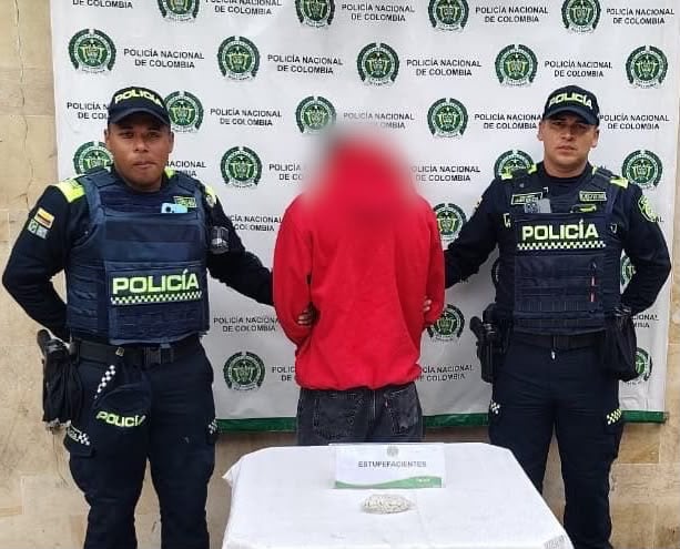 Capturan a hombre que llevaba consigo 38 cápsulas de bazuco, en San Bernardo. Foto: Policía Nacional