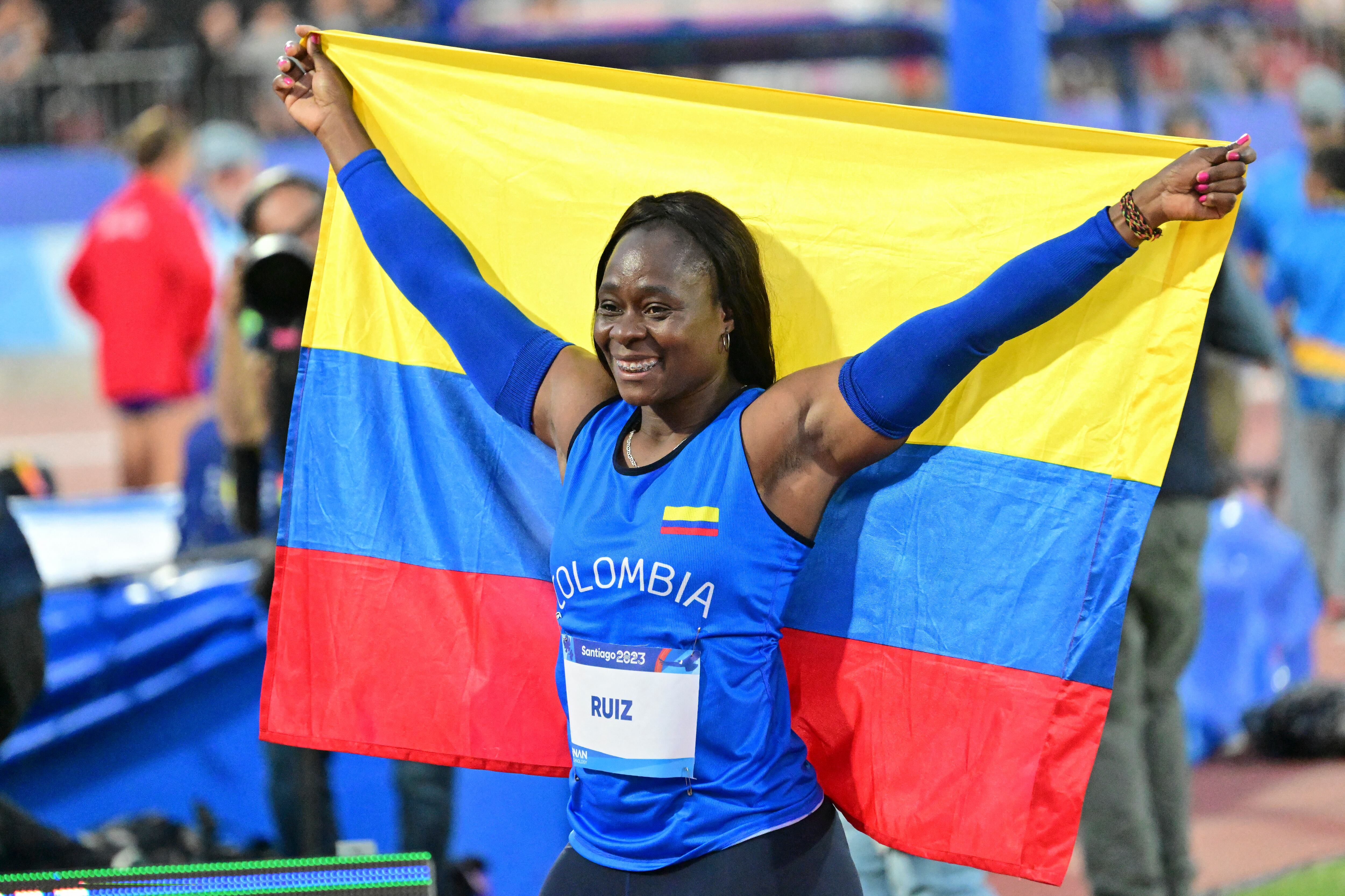 Flor Denis Ruiz celebra el oro en los Juagos Panamericanos Santiago 2023  (Photo by MARTIN BERNETTI / AFP)