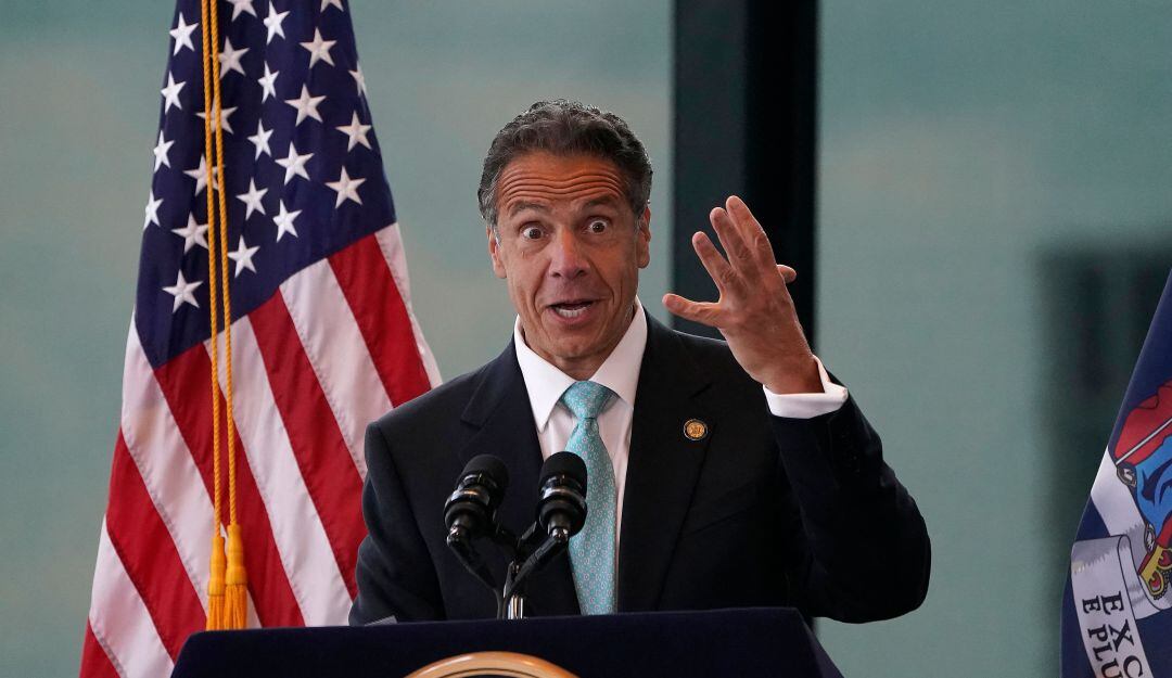 El gobernador de Nueva York, Andrew Cuomo, durante el anuncio del levantamiento de restricciones por coronavirus.
