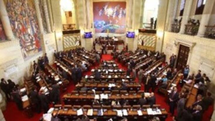 Menos del 5% de los congresistas colombianos tiene doctorado