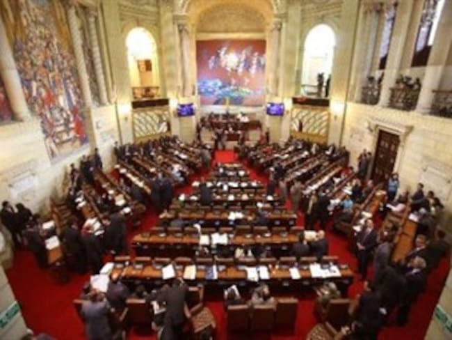 Menos del 5% de los congresistas colombianos tiene doctorado