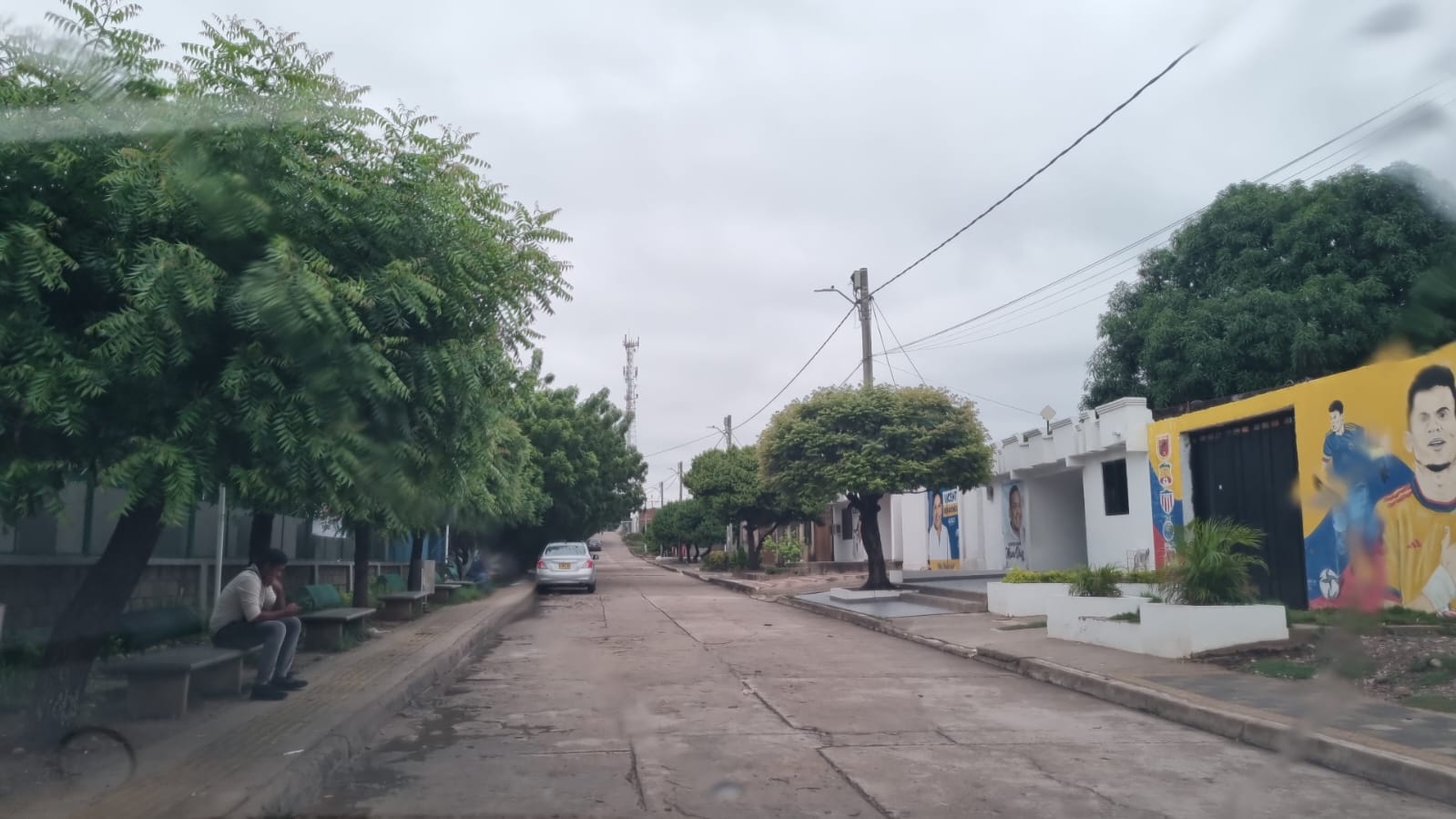 Así luce las afuera de la casa de la familia Díaz Marulanda en Barrancas, pueblo que está lleno de incertidumbre. / Caracol Radio