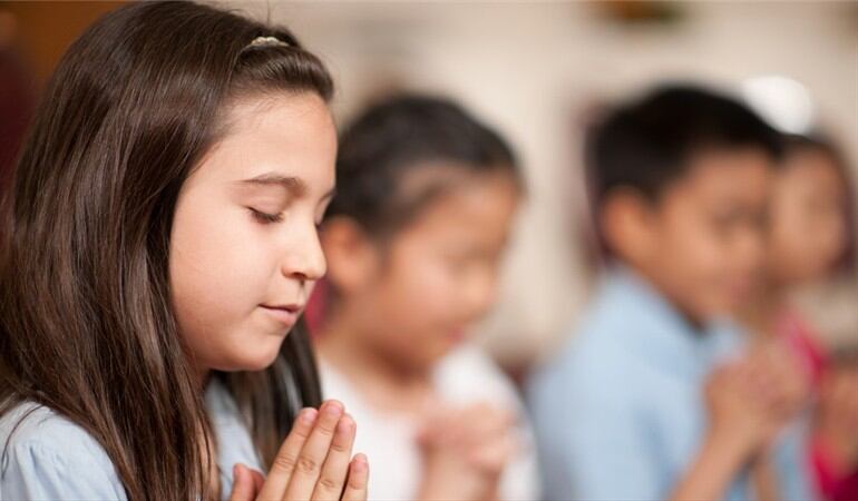 ¿Clases de religión en colegios públicos son adoctrinamiento? #ClaseDeReligiónEs. Foto: Getty Images / FATCAMERA