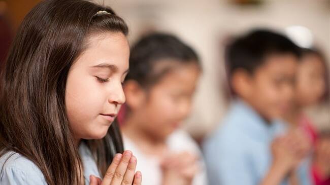 ¿Clases de religión en colegios públicos son adoctrinamiento? #ClaseDeReligiónEs. Foto: Getty Images / FATCAMERA