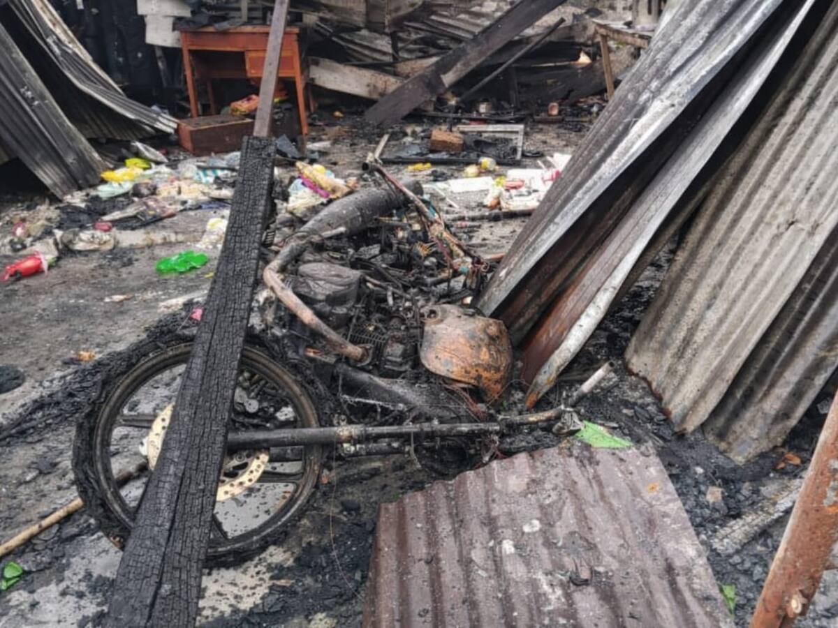 Voraz incendio dejó a tres familias sin hogar en el barrio Rodrigo Turbay de Florencia