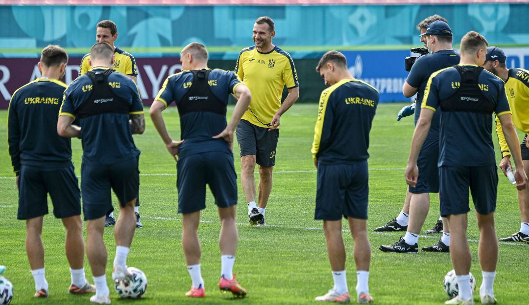 Ucrania desafía a la UEFA y llevará camiseta con lema nacionalista