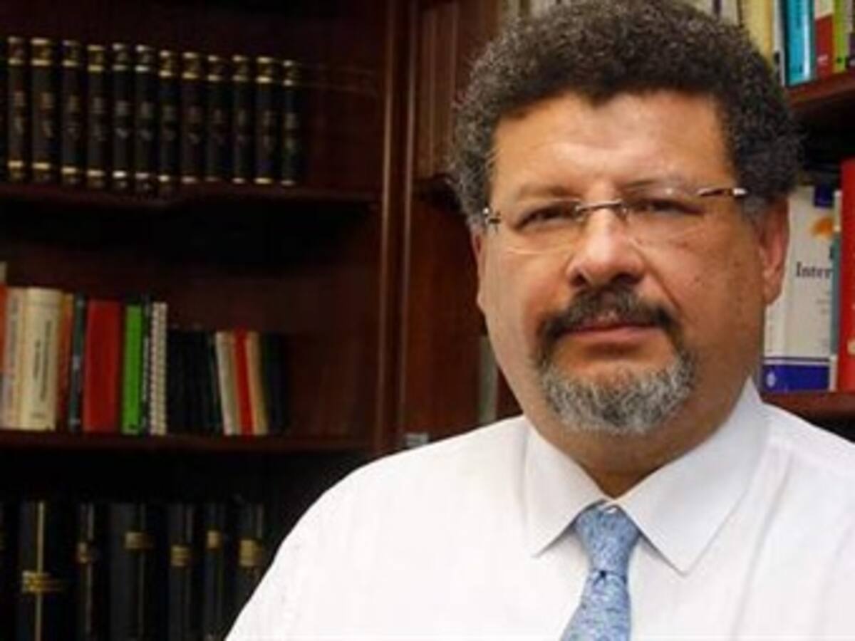 Abogado de Uribe denuncia “matoneo mediático” de Daniel Coronell