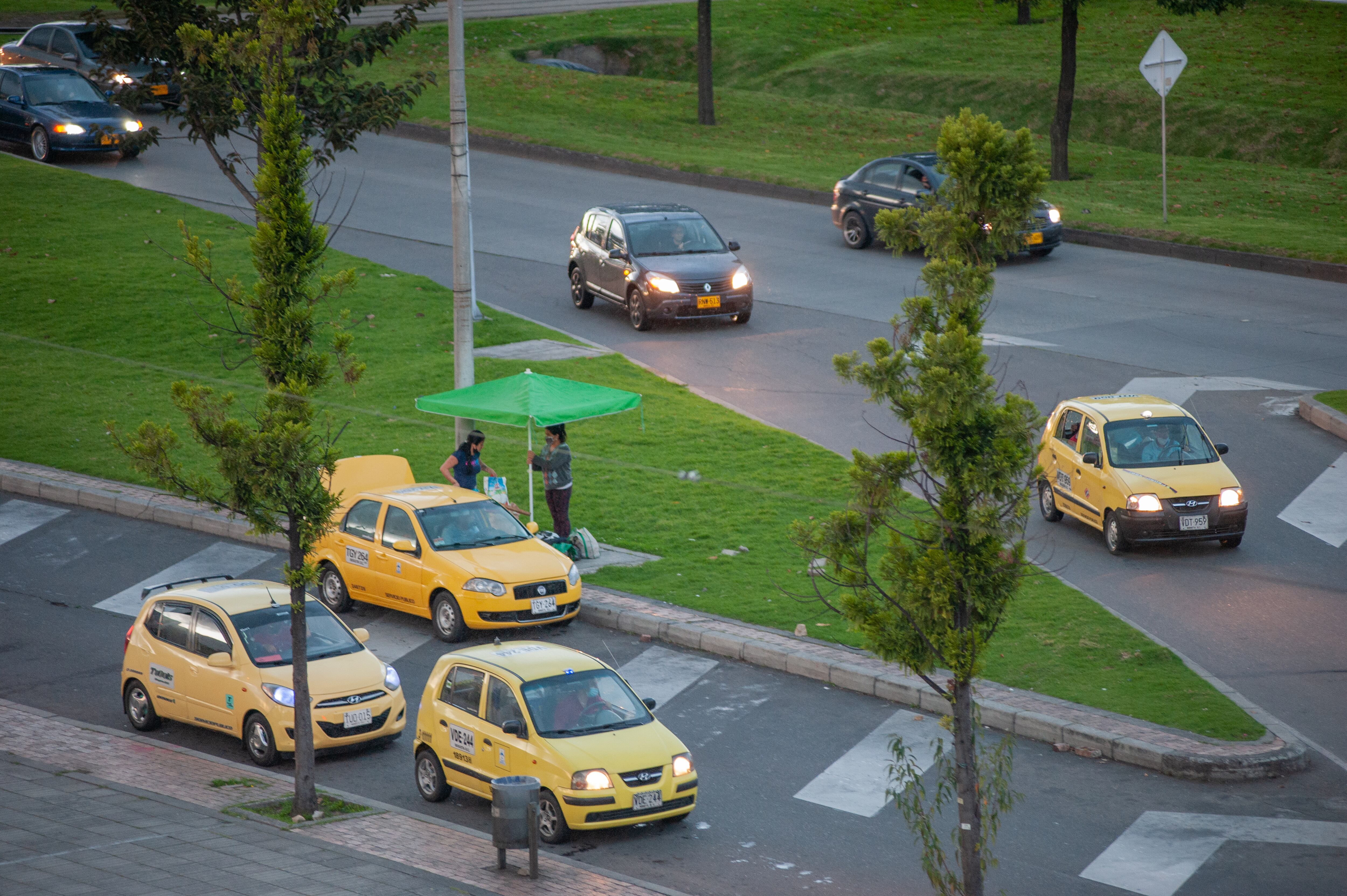 Taxis en Bogotá. Foto: Sebastian Barros/NurPhoto via Getty Images.