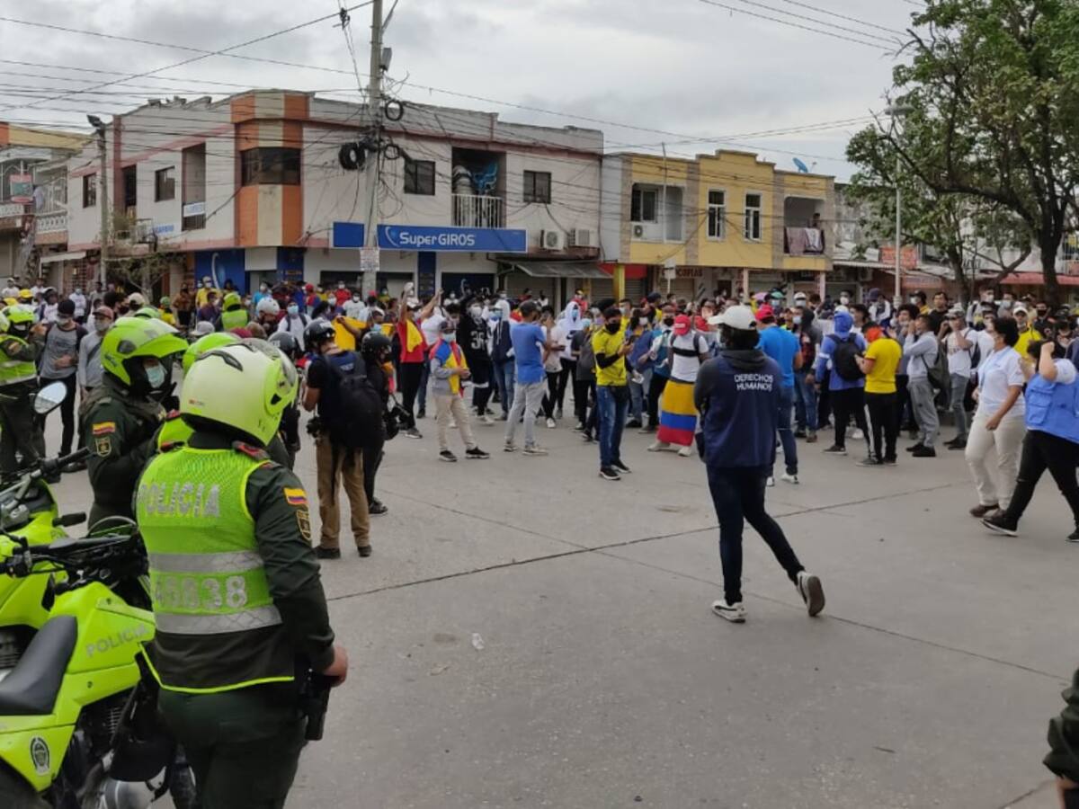 En medio de desórdenes inició partido entre Colombia y Argentina