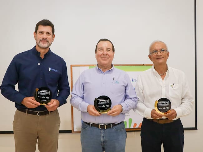 Surtigas, Acuacar y Afinia firman acuerdo que promueve el uso legal de los servicios