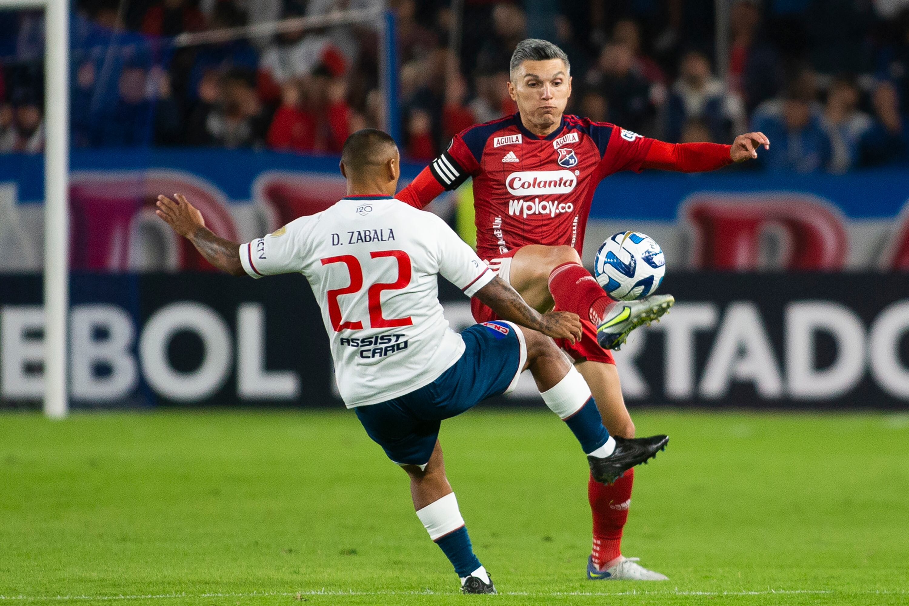 Duelo entre DIM y Nacional en Libertadores.  (Photo by Ernesto Ryan/ Agencia Gamba/Getty Images)