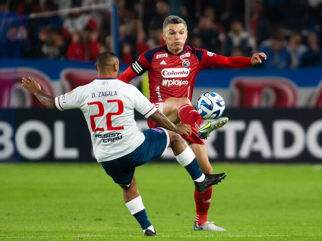 Duelo entre DIM y Nacional en Libertadores. (Photo by Ernesto Ryan/ Agencia Gamba/Getty Images)