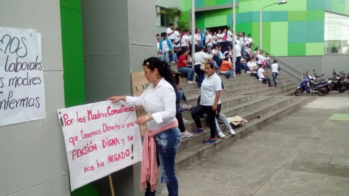 Varios carteles utilizaron las madres comunitarias para exigir sus derechos