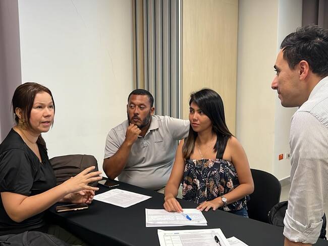 Mesas de Diálogo Participativo para la construcción de la Política Pública de Emprendimiento e Innovación . Alcaldía de Santa Marta