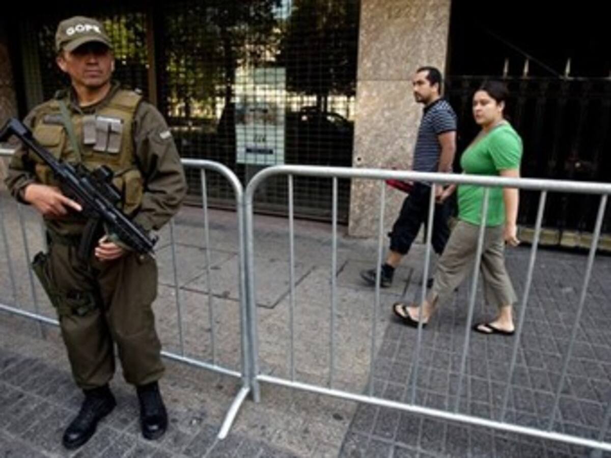 Alarma en Santiago tras la explosión de una bomba en el Instituto Chileno-Norteamericano de Cultura